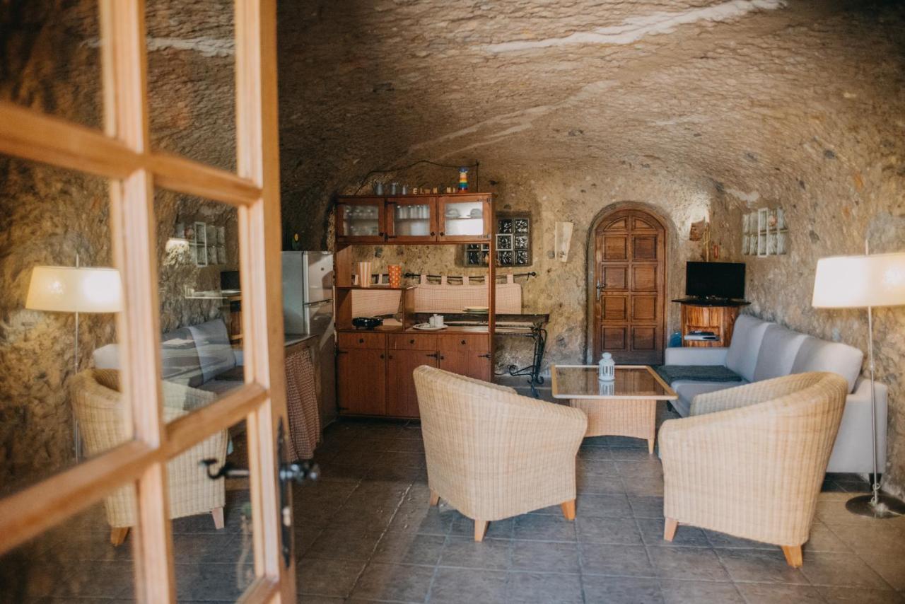 Casa Cueva El Mimo * Artenara